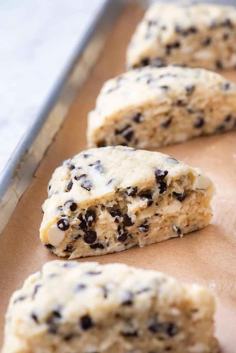 Make bakery-style chocolate chip scones easily at home! These buttermilk scones are tall and fluffy due to lamination, packed with chocolate chips, and ready in 1 hour. Learn our tips for taller scones at home! Simple Scone Recipe, Perfect Scones Recipe, Buttermilk Scone Recipe, Flaky Scones, Buckle Recipe, Buttermilk Scones, Best Scone Recipe, Recipe Inspirations, Chocolate Chip Scones