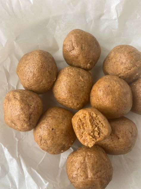 Gosh, I love protein balls. There are the easiest way to meal prep a satisfying and balanced snack. These snickerdoodle protein balls may just be the easiest protein balls I ever made. And trust me, I've made hundreds;) If you want a low effort, healthy snack that tastes like a snickerdoodle cookie, you're in the Churro Protein Balls, Meet The Source Bliss Balls, Sugar Cookie Protein Balls, Low Fat Protein Balls, Snickerdoodle Protein Balls, Viral Grinder Sandwich, Paleo Protein Balls, Italian Grinder Sandwich, Healthy Protein Balls