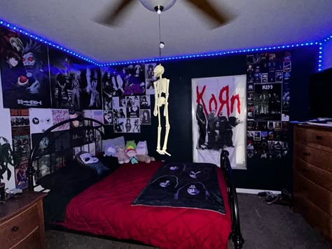 Emo Rooms Bedrooms, Slipknot Themed Bedroom, Metalhead Bedroom Aesthetic, Heavy Metal Room Ideas, Emo Room Design, Mallgoth Bedroom, Metalhead Bedroom Ideas, Metal Head Room Ideas, Punk House Decor