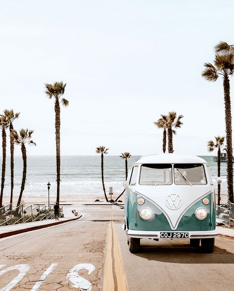 Van Life Aesthetic, Foto Muro Collage, Icona Ios, Paul Fuentes, Beach Wall Collage, Wallpaper Macbook, Wallpaper Estetika, Beachy Aesthetic, Cute Summer Wallpapers