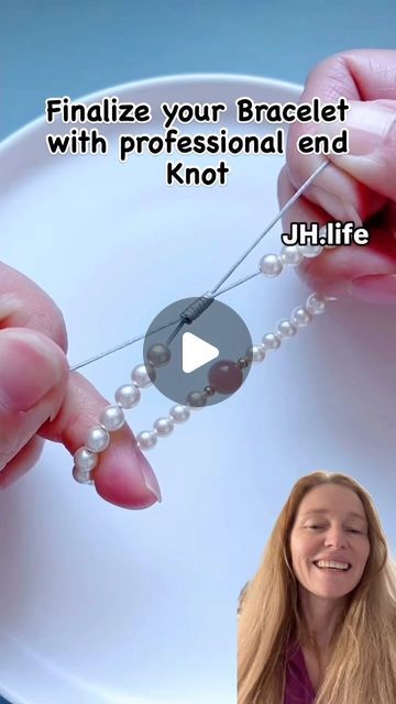 How To Tie The End Of A Bracelet, How To Tie Off A Bracelet, Easy Thread Bracelets Tutorial, Bracelets With Beads, Friendship Bracelets With Beads, U Tube, Thread Bracelets, Fiber Jewelry, Beading Tutorial