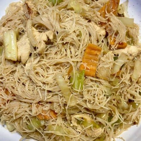 Chicken Pancit Bihon Recipe Filipino, Pancit Recipe Filipino Easy, Chicken Pancit Recipe Filipino, Pancit Recipe Filipino Pork, Pancit Recipe Filipino, Chicken Pancit Recipe, Chicken Pancit, Rice Noodle Stir Fry, Filipino Rice