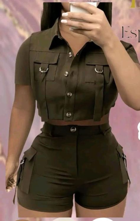 Cargo Pants And Shirts Women, Combat Skirt Outfit, Coperate Outfits, Short Cargo Pants Outfit, Casual Interview Outfits Women, High Waisted Loose Pants, Cargo Shorts Outfit, Materials Gown Style, African Print Jumpsuit