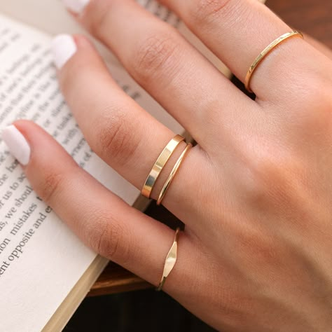 Gold Minimalist Jewelry, How To Wear Rings, Hand Rings, Gold Rings Simple, Gold Rings Fashion, Gold Ring Designs, Golden Glow, Classy Jewelry, Gold Ring Stack