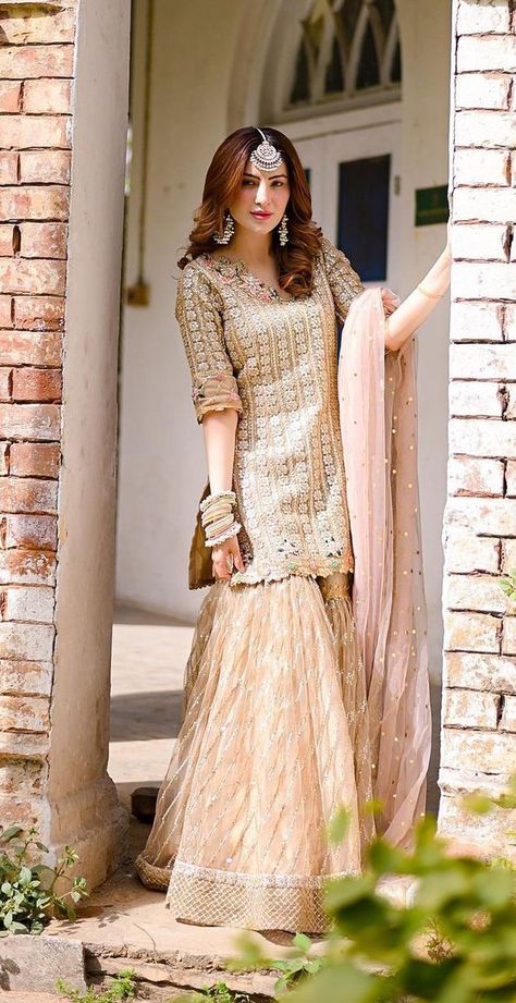 Net Gharara Designs, Hairstyles For Garara Dress, Sharara Hairstyle Ideas, Gharara Hairstyles, Hairstyle For Garara, Hairstyles On Gharara, Hairstyle On Gharara, Sharara Hairstyles, Hairstyles For Gharara Dress