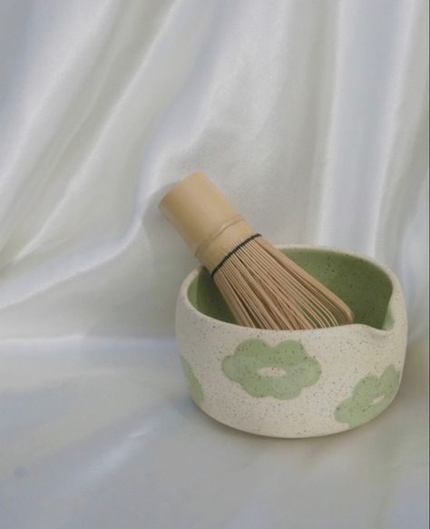 Matcha Station, Ceramics Bowls Designs, Ceramic Cafe, Artsy Girl, Beginner Pottery, Wheel Throwing, Pottery Inspo, Matcha Bowl, Pottery Classes