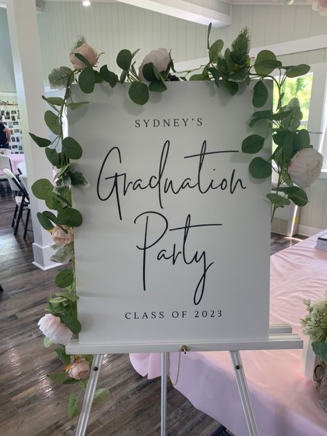 Sage Green And White Graduation Party, Grad Party Sign Ideas, School Formal Decorations Ideas, Graduation Venue Decorations, Graduation Party Ideas Inside, Ged Graduation Party Ideas, Graduation Party Ideas Sage Green, Temple University Graduation Party Ideas, Graduate Decoration Ideas