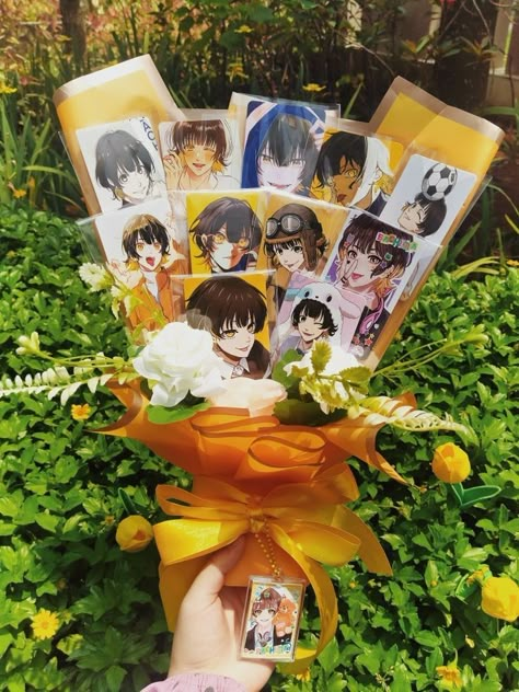 Anime Bouquet Of Flowers, Anime Flower Bouquet, Buket Photocard, Anime Bouquet, Buket Aesthetic, Anime Crafts Diy, Flower Boquet, Anime Flower, Diy Bouquet Wrap