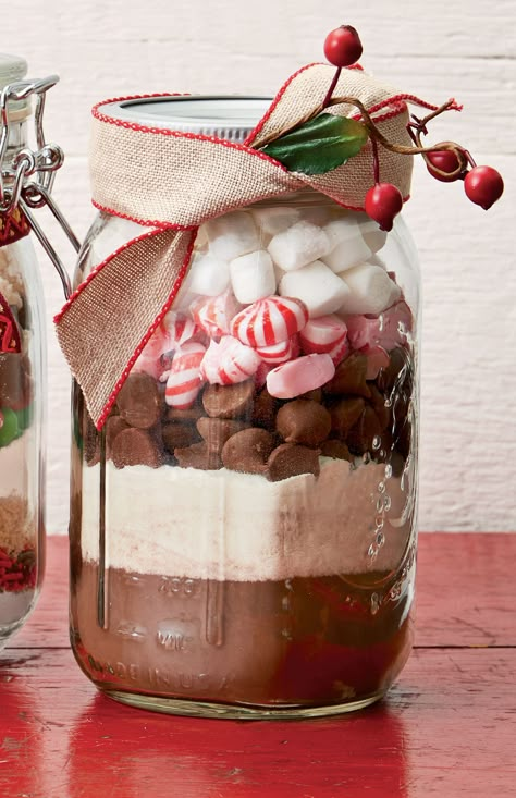 Make This Peppermint Hot Cocoa Mix on a Snowy Daythepioneerwoman Gifts People Actually Want, Creative Homemade Gifts, Hot Cocoa Mix Recipe, Peppermint Hot Cocoa, Favorite Christmas Recipes, Food Gift Ideas, Cocoa Gift, Hot Cocoa Mix, Jar Recipes