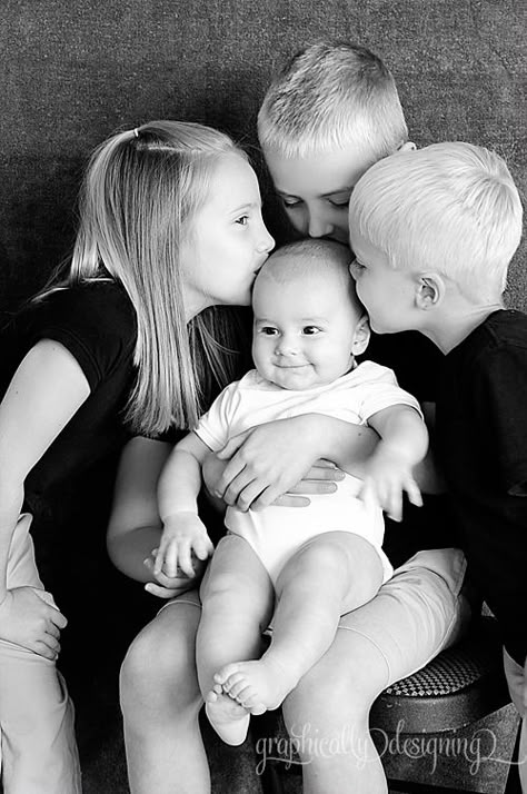 Cousin Photo Shoots, Cousin Pictures, Cousin Photo, Sibling Pictures, Family Pic Ideas, Sibling Poses, Sibling Photography, Sibling Photos, Family Of 6