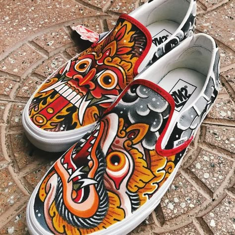 Painting On Shoes Ideas Design, Sneakers Design Art, Painting Vans, Vans Painted Shoes Ideas, Painting Sneakers, Vans Art, Custom Painted Vans, Shoe Art Designs, Canvas Shoes Diy