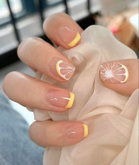 Lcn Nails Designs, Sun Themed Nails, Short Nail Gel Manicure, Fruit Nails Short, Wild Flower Nails, Yellow Nails Summer, Short Nail Gel, Floral Nail Ideas, Nail Gel Manicure