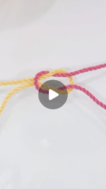 Invisible Knot Knitting, Yarn Joining Invisible, Weavers Knot Crochet, How To Tie Yarn Together, How To Tie Two Yarns Together, Invisible Knot Joining Yarn, Crochet Magic Knot, Magic Knot Crochet, How To Join Yarn