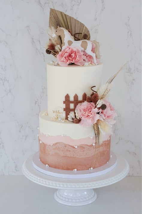 3 Tier Horse Cake, Country Chic Birthday Cake, Western Pink Cake, Cowgirl Party Cake Ideas, Boho Cowgirl Birthday Cake, Pink Horse Cake, Horse Decorations For Party, Boho Horse Birthday Party, Girls Horse Birthday Cake