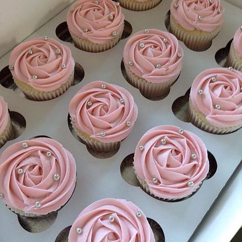 Pink Bridal Shower Cupcake Ideas, Easy Pink Cupcake Ideas, Light Pink Cupcakes With Gold, Light Pink And White Cupcakes, Pink Rosette Cupcakes, Cupcake Sweet 16, Fancy Pink Cupcakes, Pink Aesthetic Cupcakes, Light Pink Bday Cake