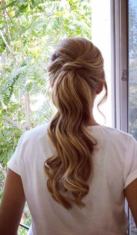 Ponytail hairstyle Embrace the power of the Ponytail. PONYTAIL hairstyles aren’t only for the gym. You can style for a formal event or a... Tousled Ponytail Wedding, Pony Tale Updo, Low Ponytail Bride, Pony Tailed Hairstyle Wedding, Long Curly Hair Color, Formal Ponytail, Ponytail Wedding, Wedding Ponytail Hairstyles, Bridal Ponytail