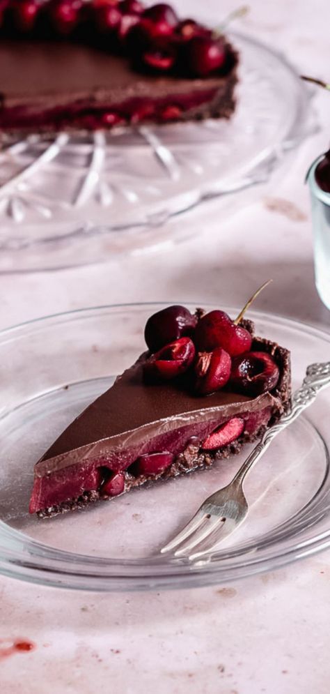 Vegan Chocolate Dessert Recipes, Vegan Fruity Desserts, Vegan Cherry Recipes, Vegan Black Forest Cake, Vegan Cherry Cake, Vegan Cherry Desserts, Vegan Winter Desserts, Cherry Chocolate Cheesecake, Vegan Black Forest