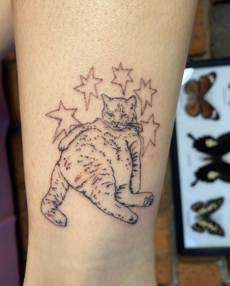 Cat Tattoo Grunge, Pet Cat Tattoo, Vincent Tattoo, Pet Portrait Tattoo, Funky Tattoos, Line Work Tattoo, Tiger Tattoo, Aesthetic Tattoo, Time Tattoos