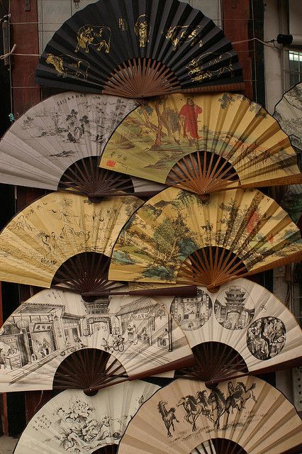 Ancient China Aesthetic, Decorative Fans, Chinese Fans, Chinese Aesthetic, Antique Fans, Art Chinois, Fan Decoration, Japanese Fan, Vintage Fans