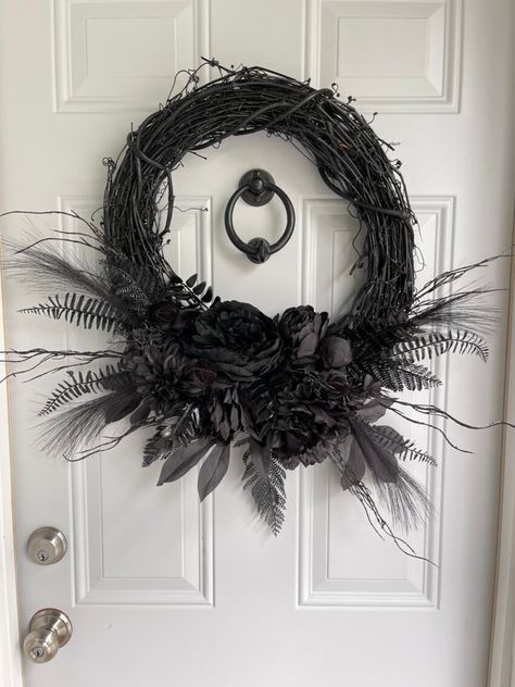 Goth Wreath, Black Peonies, Black Pampas, Gothic Wreath, Black Dahlias, Moody Dark Academia, Dahlia Black, Black Halloween Wreath, Home Decor Ideas Fall