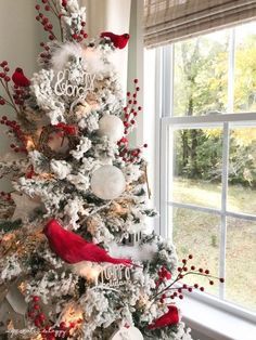 Cardinal Christmas Tree, Cardinal Christmas, Red And White Christmas, Christmas Tree Inspiration, Christmas Towels, Flocked Christmas Trees, White Christmas Trees, Tree Themes, A White Christmas