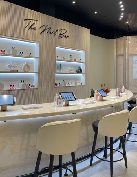 Nail Salon Snack Bar, Nail Salon Coffee Bar, Luxury Manicure Salon, Nail Lounge Interior, Boutique Nail Salon, Nail Bar Aesthetic, Nail Bar Interior Design, Small Nail Salon Design Ideas, Nail Bar Ideas Small Spaces