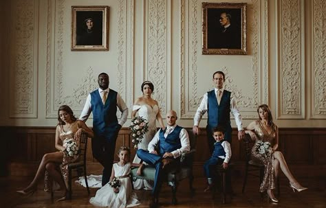 Dramatic Wedding Party Photos, Moody Wedding Pictures, Gangster Wedding, Wedding Portraits Family, Background Family, Wedding Photo Checklist, Wedding Group Photos, Groomsmen And Bridesmaids, Wedding Party Poses