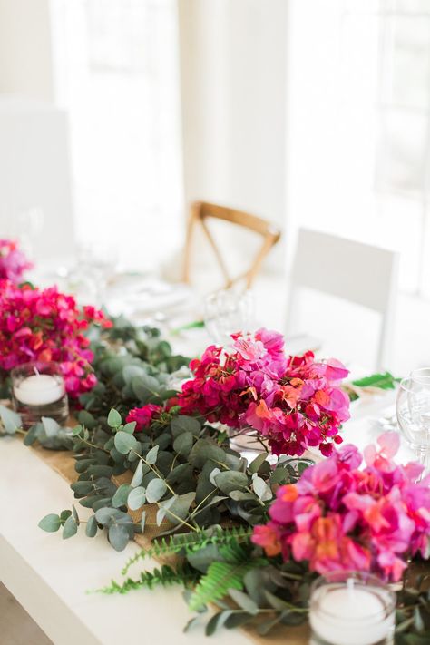 Bougainvillea Table Decor, Dining Table Styling, Bougainvillea Wedding, Greek Dinner, Tropical Birthday Party, Barcelona Wedding, Party Layout, Wedding Diary, Pink Dahlia