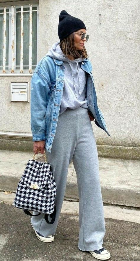 Casual Legging Work Outfits, Comfy Chic Outfits Autumn, Denim Fall 2023, 74 Degree Weather Outfit, Streetstyle 2023 Women, Everyday Outfits Casual, Outfit Oversize, Winter Fashion Outfits Casual, Mode Casual