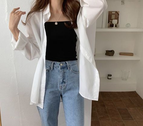 Modest Korean Fashion, Minimal Stil, White Tops Outfit, Capsule Wardrobe Casual, White Shirt Outfits, Casual Day Outfits, White Button Down Shirt, Easy Trendy Outfits, Stylish Dresses For Girls