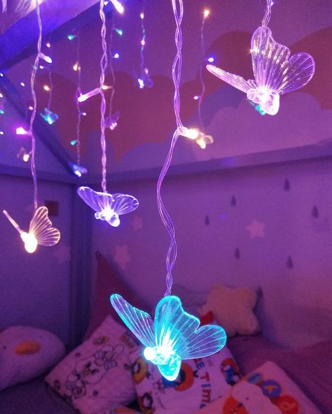 Girl Butterfly Room, Persephone Bedroom, Butterfly Toddler Room, Fairy Room Ideas Kids, Butterfly Wall Decor Bedroom Ideas, Girls Butterfly Bedroom, Butterfly Themed Room, Butterfly Girls Room, Wall Christmas Decorations