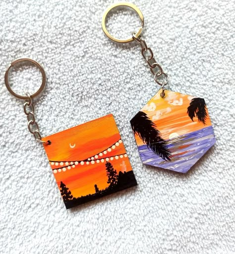 Mdf Board Keychain, Wooden Keychain Painting Ideas, Mdf Keychain Painting Ideas, Wooden Keychain Painting, Wooden Keychain Ideas, Art On Wooden Board, Keychain Painting, Mdf Keychain, Chain Painting