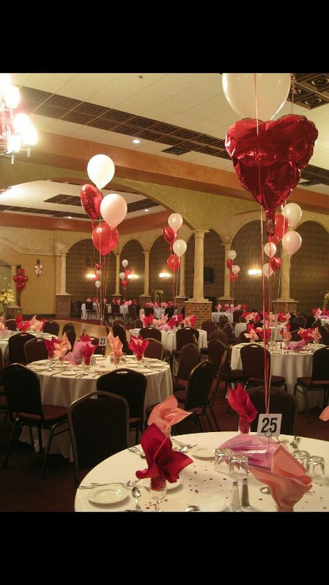 Church Valentines, Valentine Dinner Party, Fun Valentines Day Ideas, Valentines Party Decor, Valentine Centerpieces, Dance Decorations, Valentine Table Decorations, Valentinstag Party, Banquet Decorations