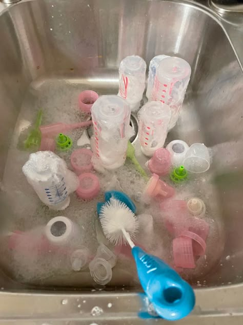 bottles.. Mommy Life Aesthetic, Baby Bottles Aesthetic, Baby Products Aesthetic, Baby Things Aesthetic, Baby Stuff Aesthetic, New Mom Aesthetic, Mom Life Aesthetic, Cute Pregnancy Pictures, Mommy And Baby Pictures