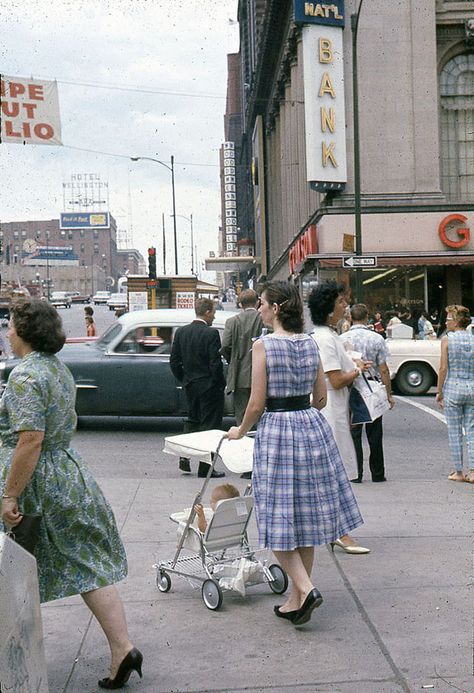 Everyday Life Photography, 50s Aesthetic, 60s Aesthetic, Vintage Lifestyle, Vintage Life, Time Machine, Vintage Portraits, 1960s Fashion, 60s Fashion