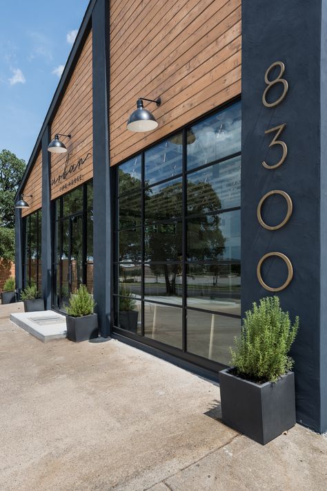 Black Office Building Exterior, Contemporary Office Exterior, Black Office Building, Modern Storefront Design Facades, Rustic Commercial Building, Business Storefront Ideas, Industrial Storefront Design, Warehouse Storefront Design, Commercial Curb Appeal