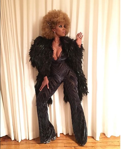 Beyonce's Funky Soul Train Themed Birthday Bash - Essence Soul Train Fashion, 70s Theme Party Outfit, Soul Train Themed Party, Motown Party, 70s Party Outfit, Ball Theme Party, Soul Train Party, 70s Party Theme, Studio 54 Party