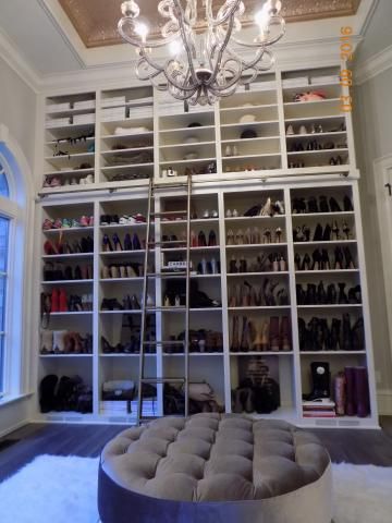 12 ft high closet ceiling Walk In Wardrobe With High Ceiling, High Ceiling Dressing Room, High Closet Shelf Organization, High Ceiling Walk In Closet, Closet With High Ceiling, Closet Tall Ceiling, High Ceiling Closet Ideas, High Ceiling Wardrobe Ideas, Walk In Closet Maximum Storage