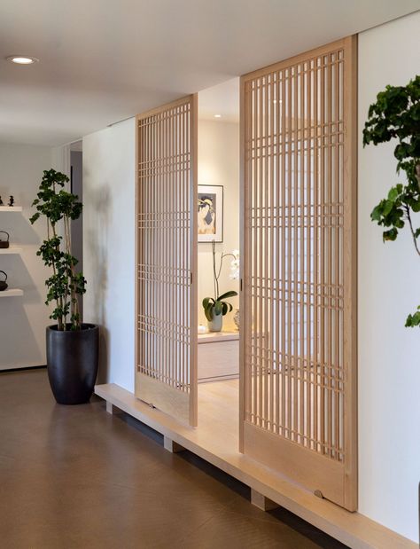 Modern Japanese Shoji Screen Installations - Shoji Designs Inc. Shoji Sliding Doors, Japanese Style Interior, Japanese Style Bedroom, Japandi House, Modern Japanese Interior, Japan Interior, Japanese Door, Japanese Bedroom, Japanese Home Design