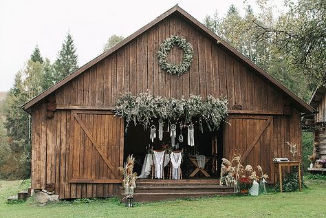 Wedding Venues Yorkshire, Houses By The Beach, Wedding 101, Barn Party, Barn Wedding Reception, Barn Parties, Smallest Wedding Venue, Small Barn, Beautiful Outdoor Wedding