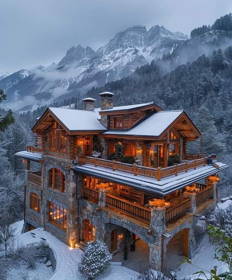 Huge Log Cabin Homes, Houses In Vermont, Log Mansion Floor Plans, Big Cabin Houses, Rustic Mountain Home Exterior, Luxury Winter Cabin, Ski Chalet Exterior, Winter Mansion, Winter Log Cabin