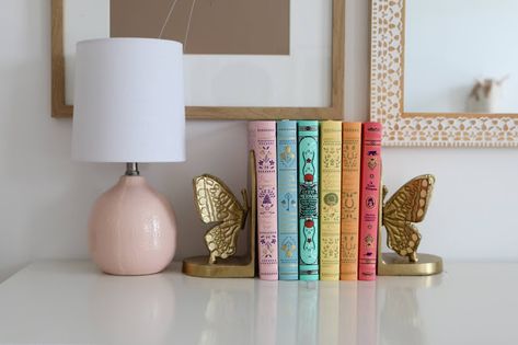 Butterfly Room Ideas, Room For Sisters, Butterfly Bookends, Magical Room Decor, Dresser Styling, Boho Headboard, Girls Room Art, Headboard Lamp, Shared Girls Room