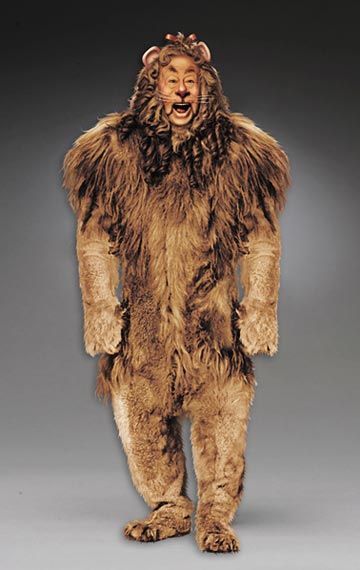 Cowardly Lion Wizard Of Oz Lion, Wizard Of Oz Cowardly Lion, Wizard Of Oz Costumes, Ray Bolger, Oz Series, Wizard Of Oz 1939, Lion Costume, Follow The Yellow Brick Road, Dorothy Gale