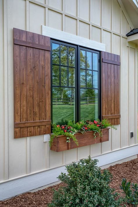 Barn Window Ideas, Rustic Windows, Window Farmhouse, Farmhouse Luxury, Barn Windows, Farmhouse Shutters, Farmhouse Window, Garden Layouts, Double Entry Doors