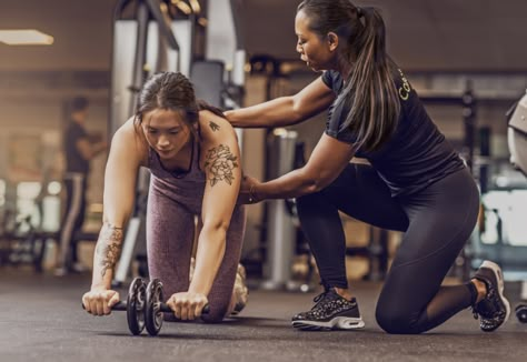 Being A Personal Trainer: Pros and Cons - Ironwild Fitness Become A Personal Trainer, Personal Trainer Aesthetic Girl, Online Fitness Coach, Personal Trainer Aesthetic, Gym Moodboard, Fascinating Womanhood, Strength Art, Crossfit Workouts For Beginners, Workout Photos