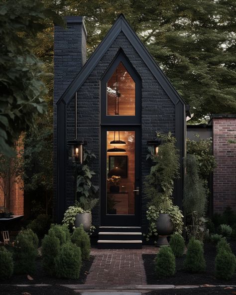 Living In A Tiny Small House Black Exterior, Black Tiny House Exterior, Black Tiny Home, Black Small House, Tiny House Black, Black Houses Exterior, Black Tiny House, Unique Tiny Houses, Tiny Townhouse