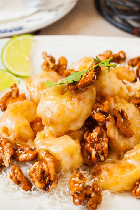 Discover the ultimate honey walnut shrimp recipe! Crispy shrimp coated in a sweet honey sauce with candied walnuts. Honey Orange Shrimp, Gluten Free Honey Walnut Shrimp, Hot Honey Walnut Shrimp, Shrimp Walnut Recipes, Coconut Walnut Shrimp, Honey Pecan Shrimp, Walnut Shrimp Recipe Easy, Honey Walnut Shrimp Panda Express, Shrimp Asian Recipe