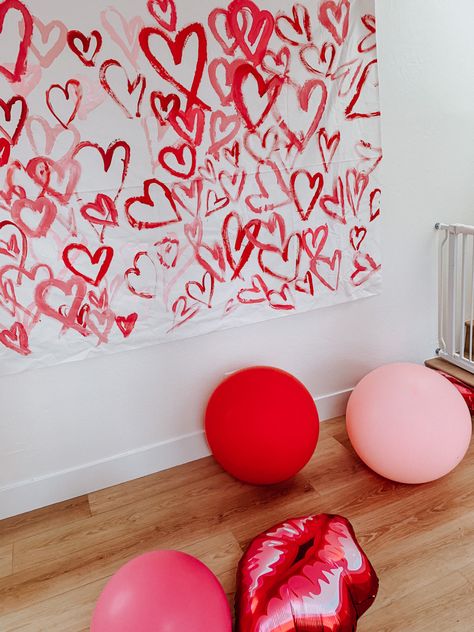 Valentines Diy Photo Backdrop, Photo Op Backdrop Diy, Valentines Day Photo Booth Backdrop, Diy Valentines Photo Backdrop, Valentines Minis Outdoor, Valentine’s Day Photobooth, Valentine Backdrop Ideas Photo Sessions, Valentines Party Backdrop, Valentines Balloon Backdrop