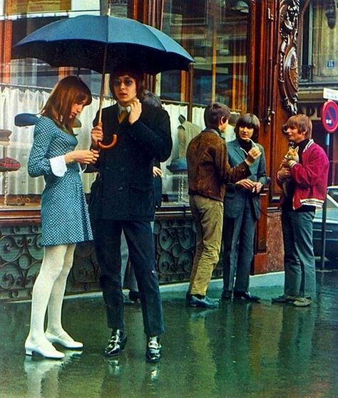 <3 60s England Fashion, 1960s London, Harry Clarke, Standing In The Rain, Swinging 60s, Swinging London, Carnaby Street, 60s 70s Fashion, Mode Hippie