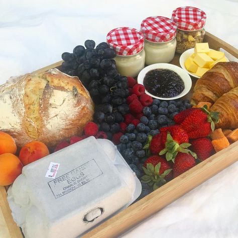 Breakfast Basket Ideas, Croissant Sourdough, Breakfast Hamper, Charcuterie Food, Hampers Ideas, Breakfast Basket, Platter Ideas, Breakfast Platter, Airbnb Rentals